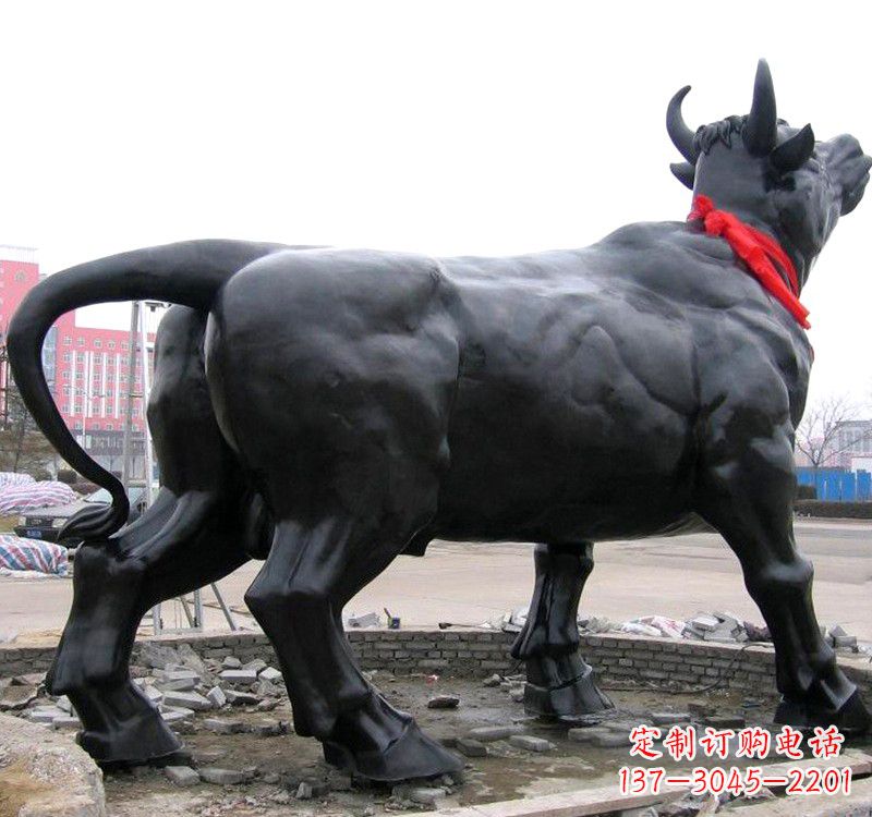 江西昂头的铜雕水牛
