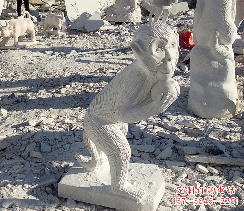 江西抱桃子的猴子石雕