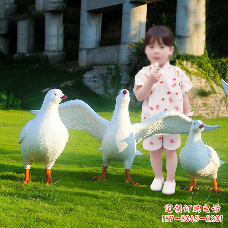 江西北京街头雕塑少女与和平鸽
