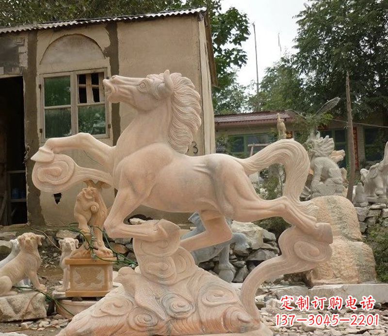 江西奔马石雕晚霞红动物雕塑