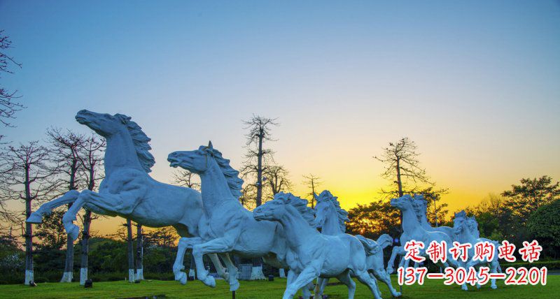 江西新颖活力的马群雕塑奔跑的马