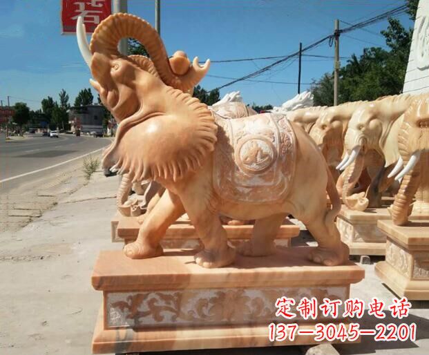 江西鼻子朝天晚霞红门口大象石雕