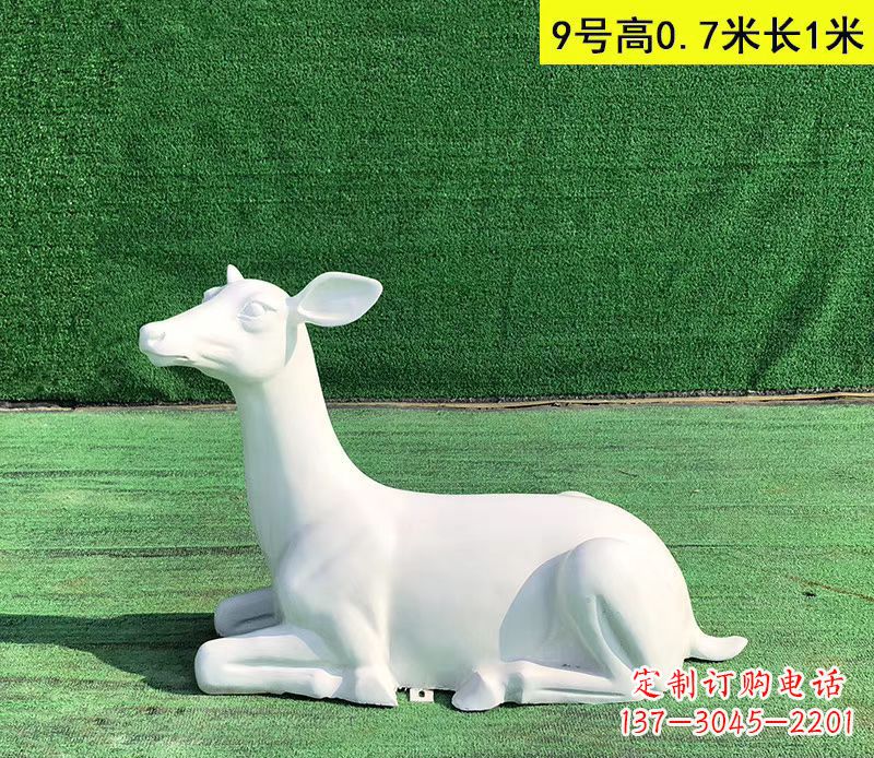 江西玻璃钢白色小鹿雕塑公园动物摆件