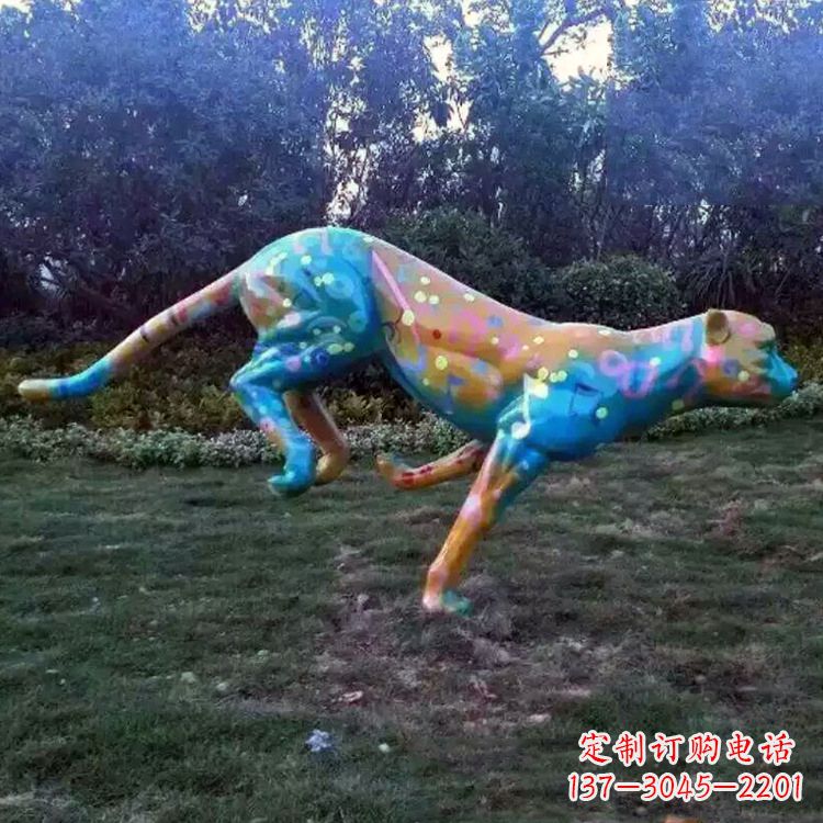 江西玻璃钢彩绘豹子雕塑-公园草坪动物雕塑摆件
