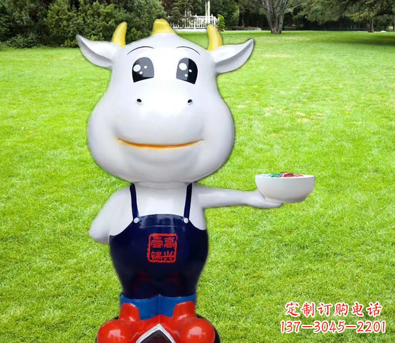 江西玻璃钢厨师小牛卡通雕塑