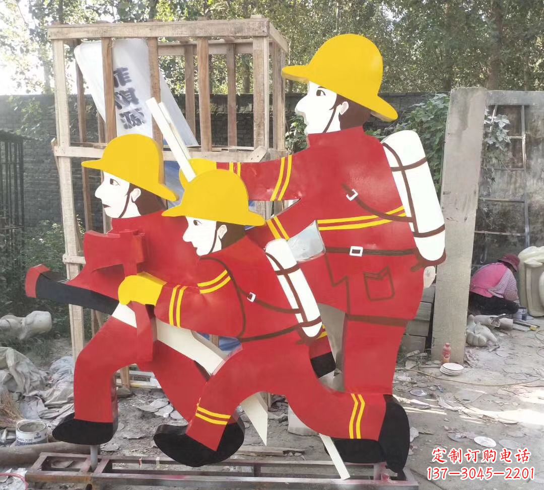 江西玻璃钢动漫消防员 园林景观雕塑
