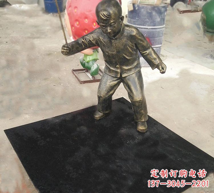 江西玻璃钢仿铜打陀螺的儿童雕塑
