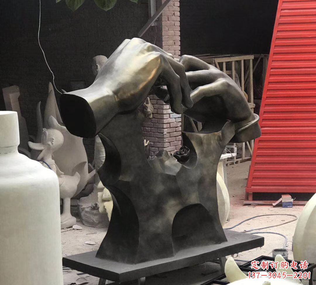 江西玻璃钢仿铜戒指雕塑浪漫情感的象征