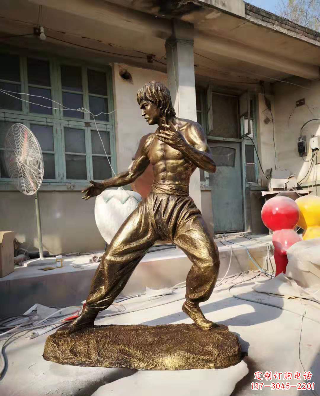 江西玻璃钢仿铜李小龙雕塑广场电影明星人物雕塑 (4)