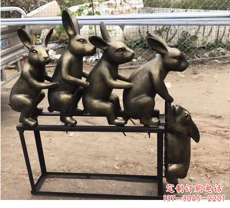 江西玻璃钢仿铜玩耍的兔子