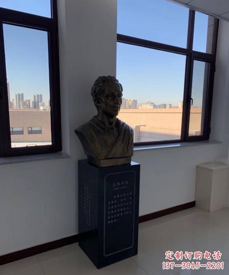 江西玻璃钢仿铜西方名人孟德斯鸠头像