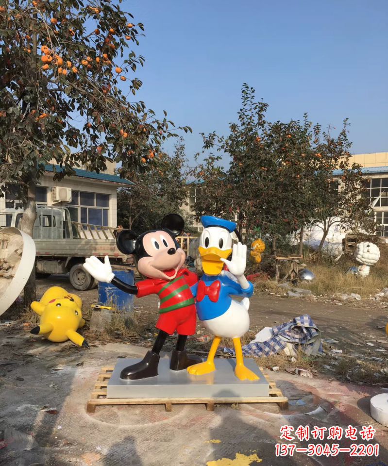 江西玻璃钢卡通唐老鸭和米老鼠雕塑公园卡通雕塑