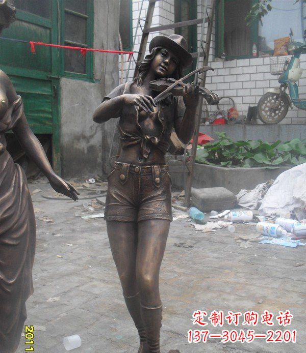 江西玻璃钢美女演奏仿铜人物雕塑