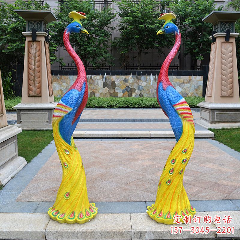 江西玻璃钢人立孔雀雕塑摆件-商场企业动物美陈雕塑