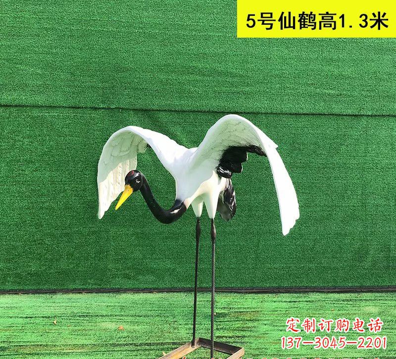 江西玻璃钢展翅仙鹤雕塑