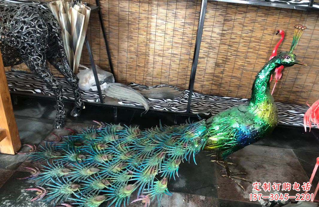 江西不锈钢彩色景观孔雀雕塑