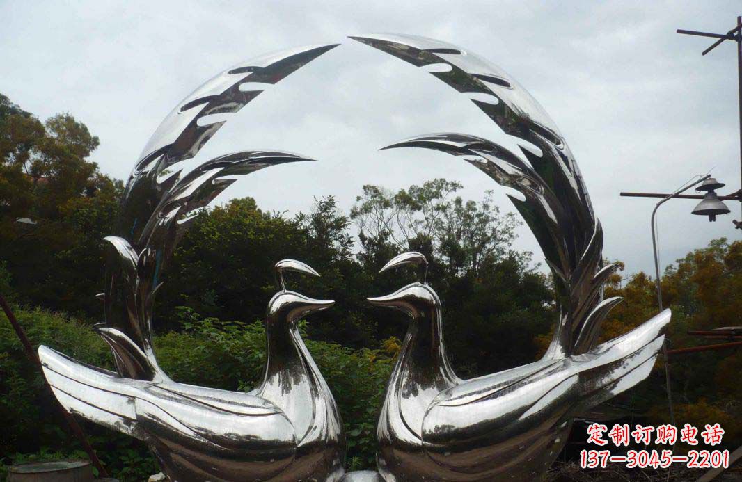 江西不锈钢抽象镜面孔雀雕塑