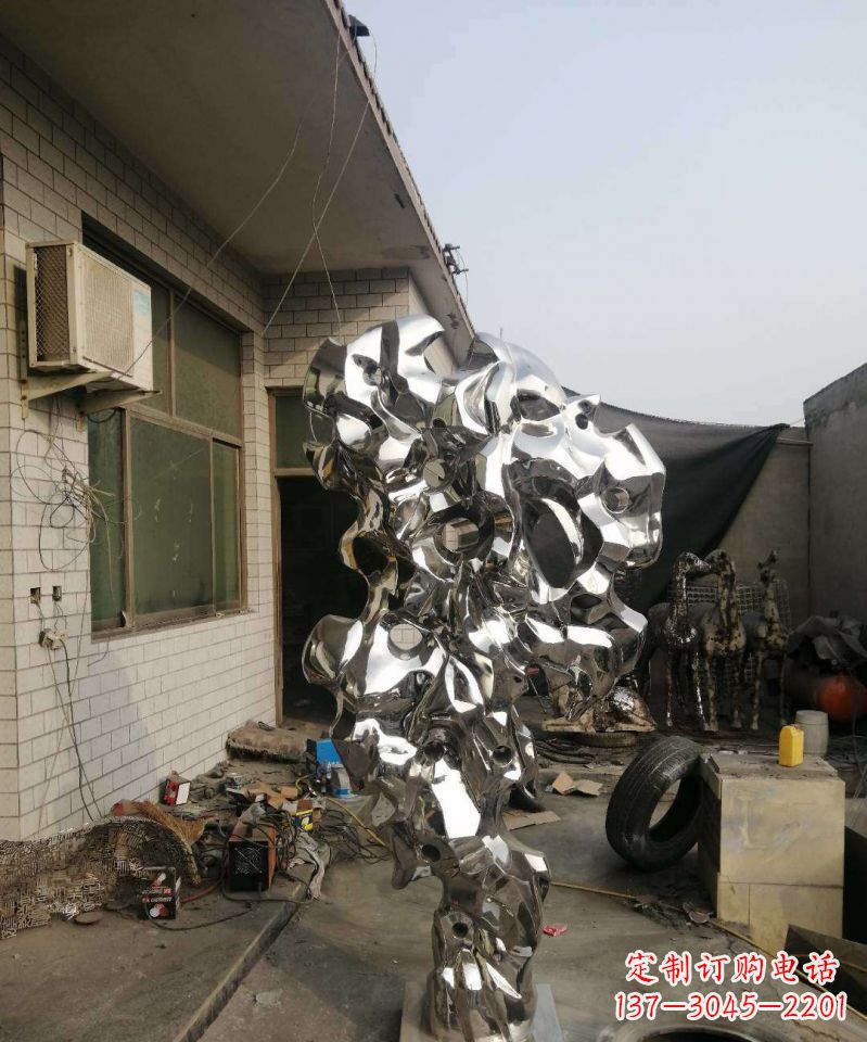 江西不锈钢抽象太湖石雕塑1