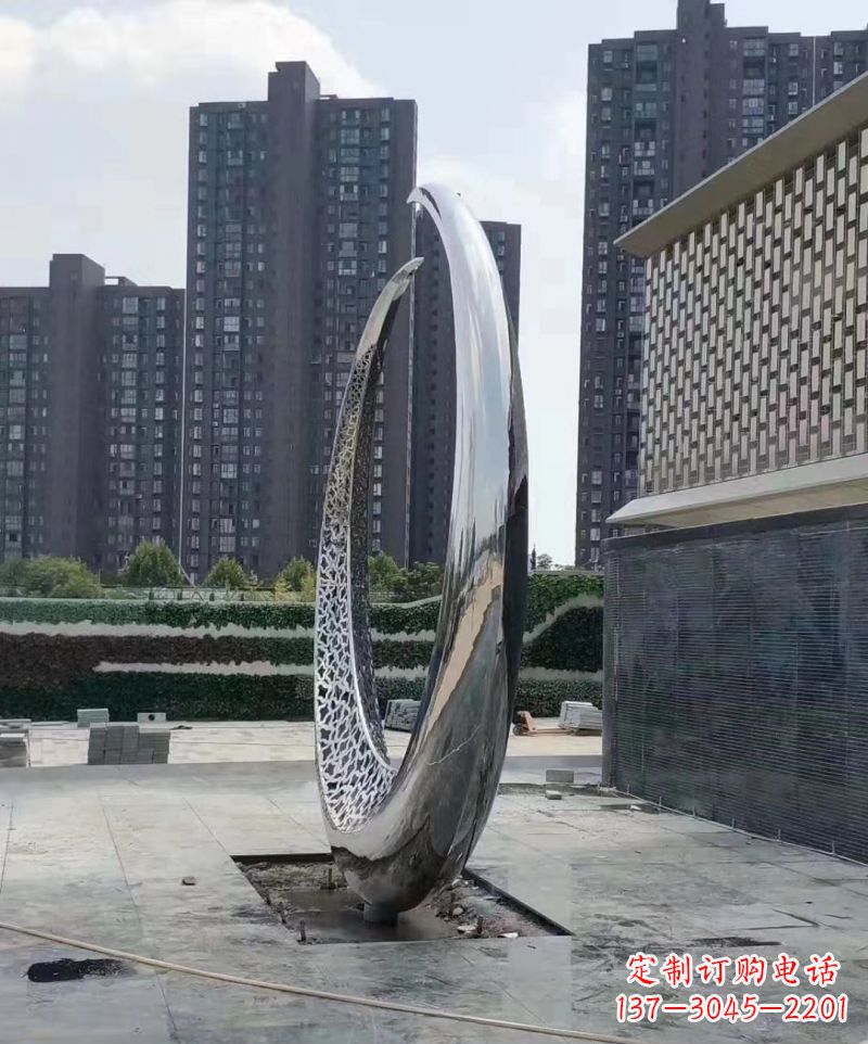 江西不锈钢抽象月亮雕塑户外摆件