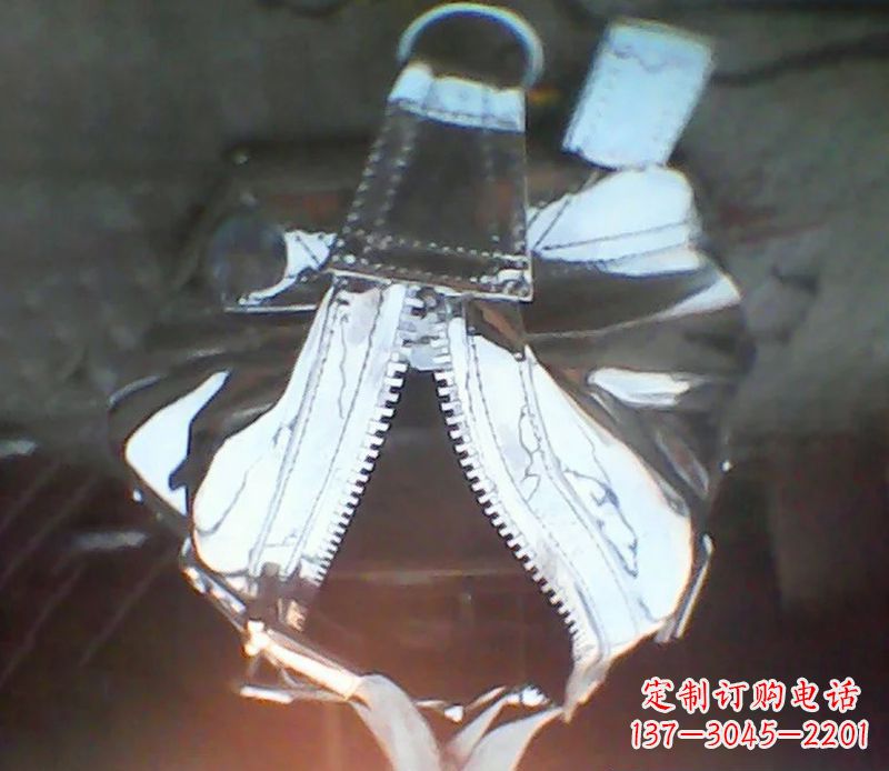 江西精美不锈钢手提包雕塑