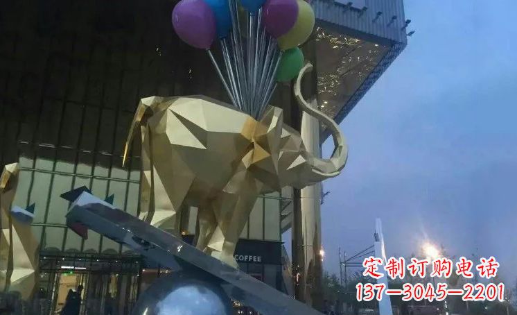 江西不锈钢大象踩高跷城市景观雕塑