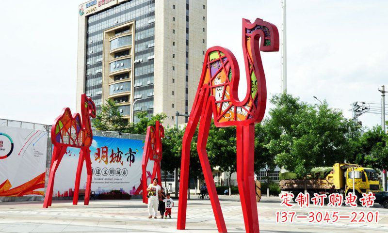 江西不锈钢大型抽象骆驼雕塑