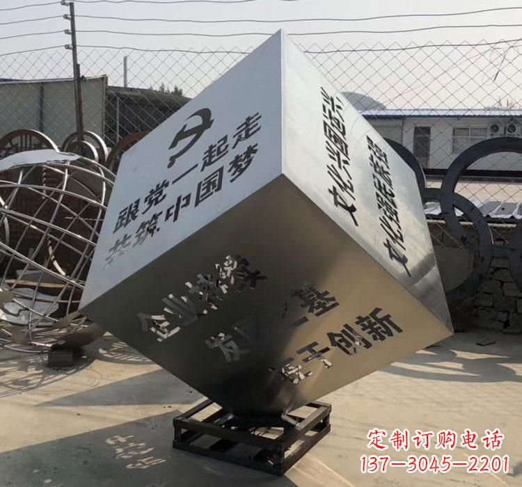 江西不锈钢灯饰魔方雕塑