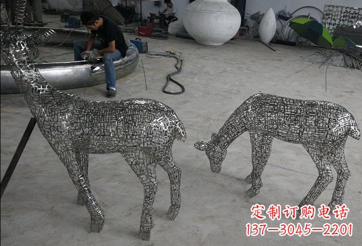江西不锈钢动物镂空鹿雕塑