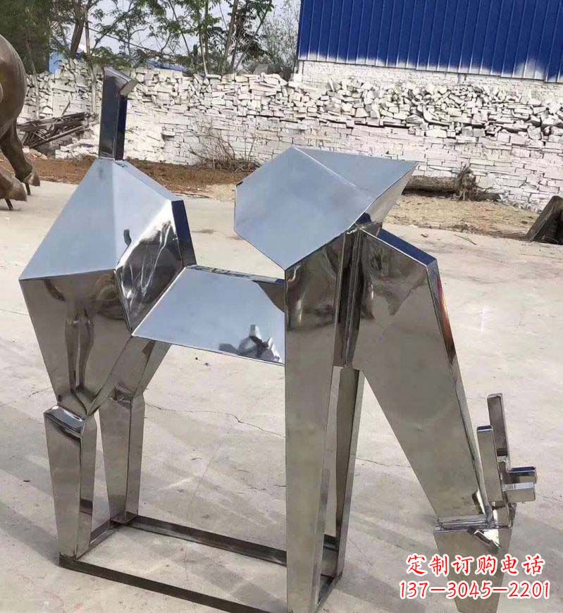 江西不锈钢锻造景观小鹿雕塑
