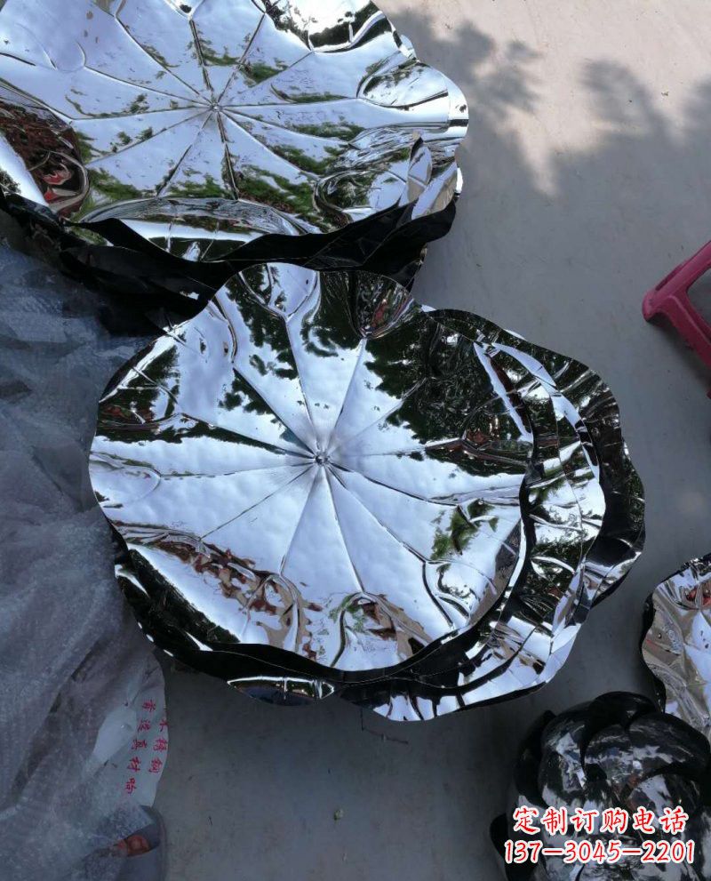 江西不锈钢锻造的莲花雕塑