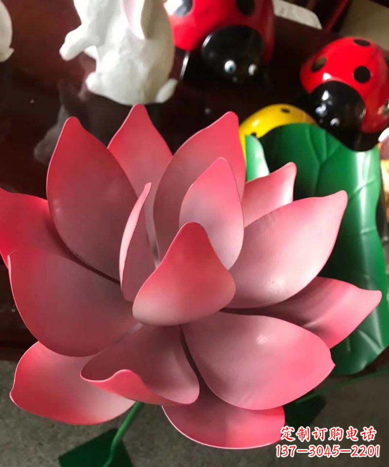 江西不锈钢仿真荷花雕塑