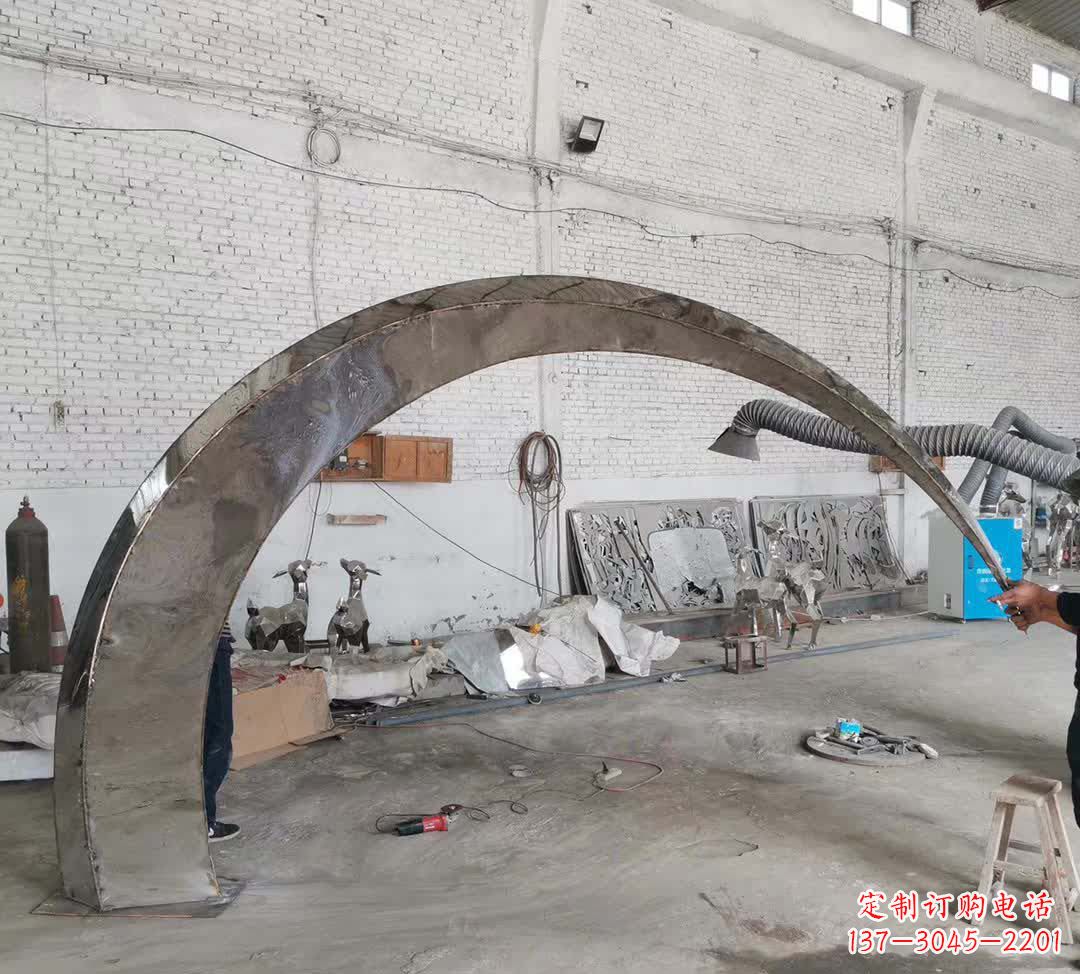 江西不锈钢拱门半圆雕塑