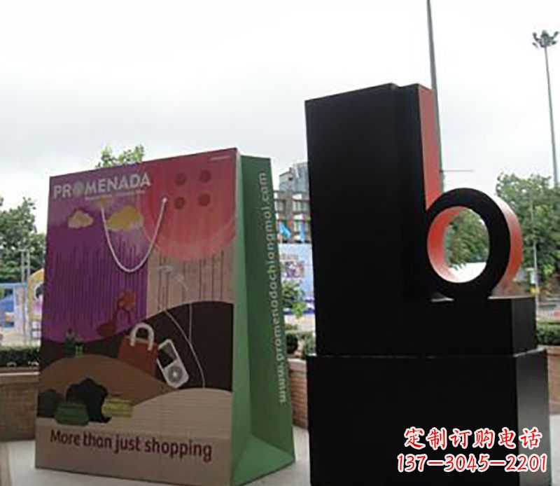 江西不锈钢购物袋雕塑为公园带来现代风格