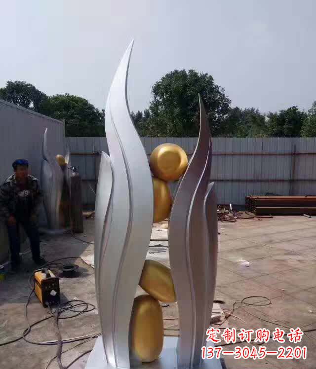 江西不锈钢广场翅膀雕塑象征着自由之翼