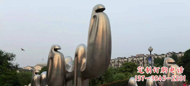 江西不锈钢广场上的骆驼雕塑