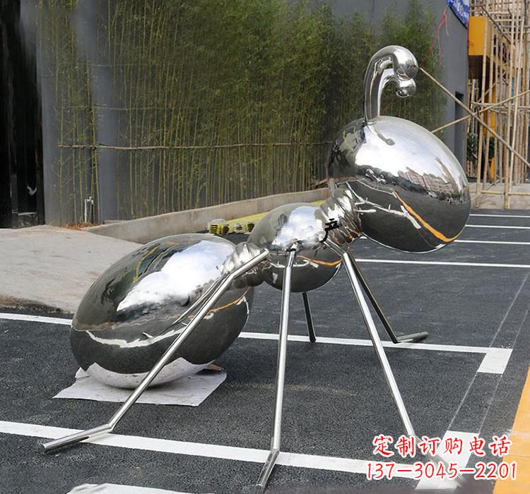 江西不锈钢蚂蚁雕塑——象征力量与智慧