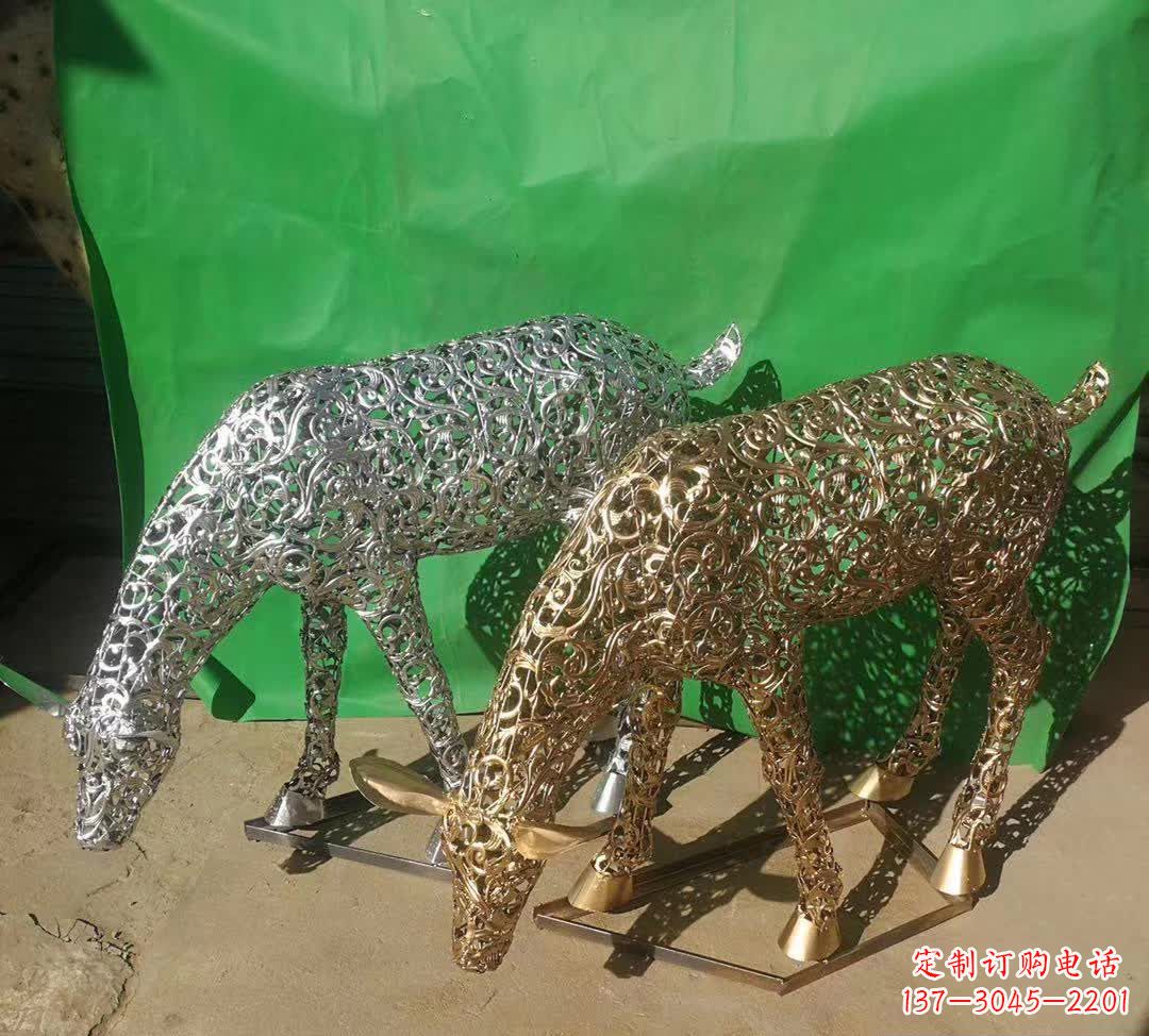 江西不锈钢广场上的梅花鹿雕塑