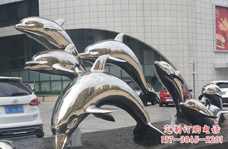 江西海豚雕塑——不锈钢广场上的跳跃动态