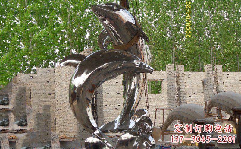 江西海豚之美不锈钢海边雕塑