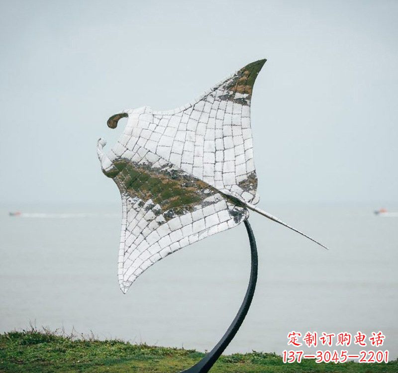 江西不锈钢海洋动物蝠鲼雕塑艺术与环保的完美结合