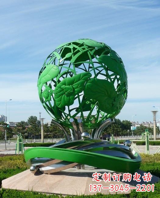 江西荷叶穿梭的美丽雕塑