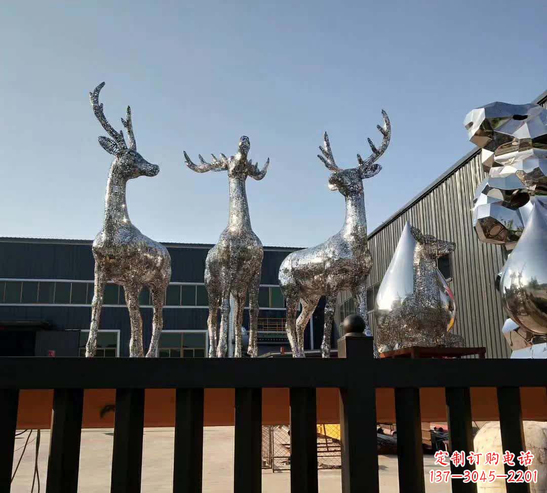 江西不锈钢梅花鹿雕塑给空间增添优雅气息