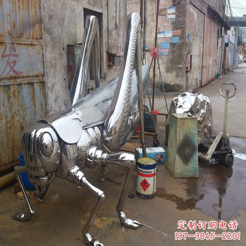 江西不锈钢蝗虫雕塑营造美好的自然环境