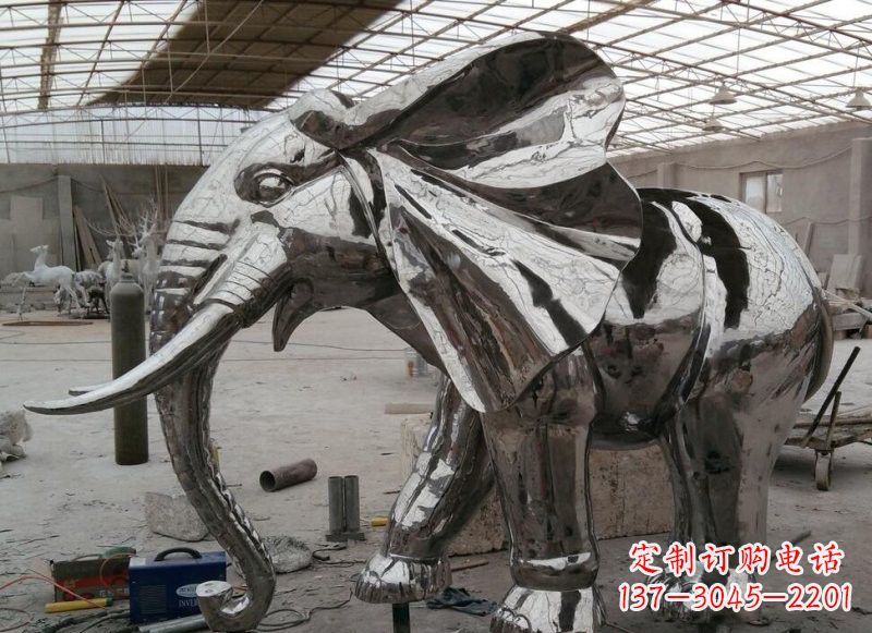 江西不锈钢镜面大象雕塑——独特的艺术精品