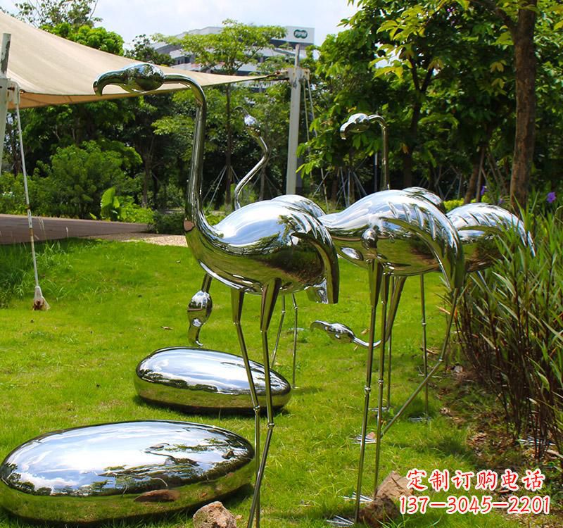 江西不锈钢镜面火烈鸟雕塑精美外形、多彩光泽
