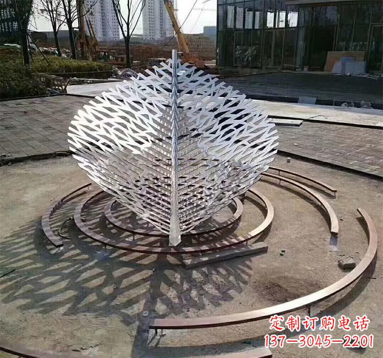 江西不锈钢镂空树叶雕塑——给环境带来美丽