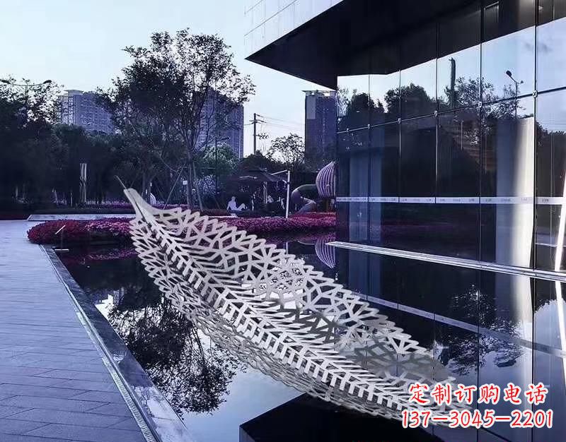 江西不锈钢镂空树叶雕塑——精致美观的艺术精品