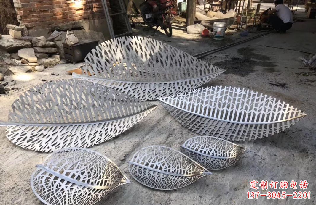 江西不锈钢树叶雕塑美丽的自然之美