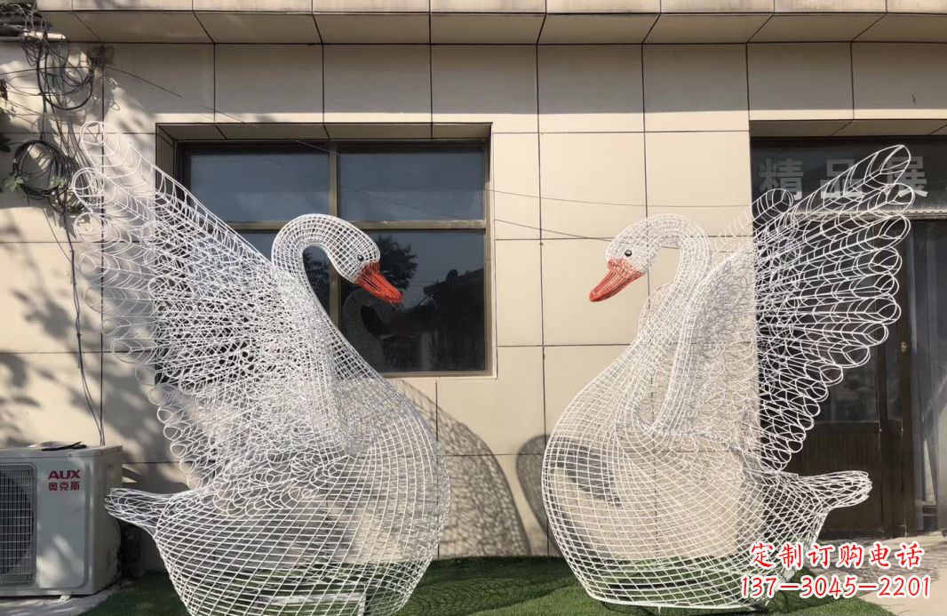 江西不锈钢镂空天鹅雕塑象征着美丽的永恒