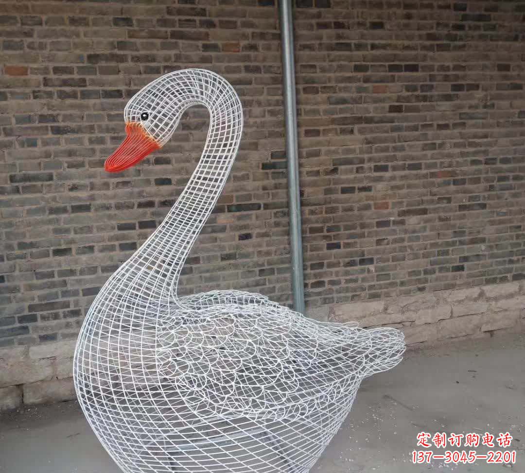 江西不锈钢镂空天鹅雕塑精美而优雅